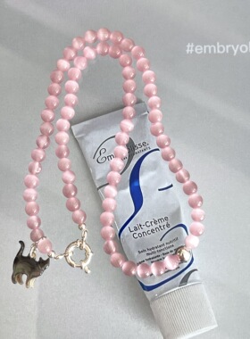 彩贝猫咪吊坠粉色通透猫眼石项链