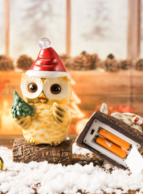 跨境新品发光圣诞装饰猫头鹰家居圣诞节桌面客厅树脂工艺品摆件