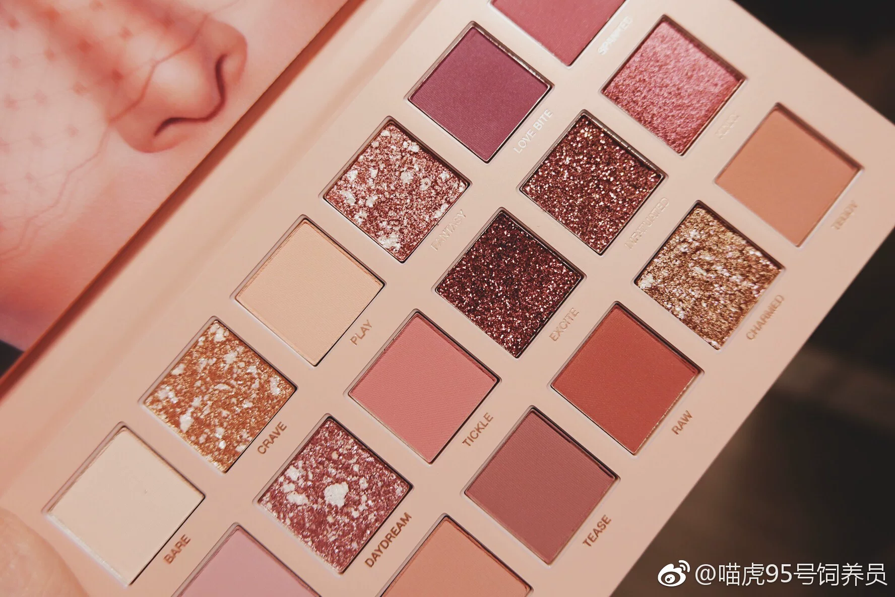 Spot HUDABEAUTY New Nude Eye Shadow 2018 New DESERT Desert Rose Rose