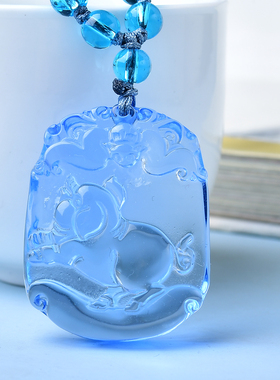 天然蓝水晶生肖猪本命年吊坠时尚水晶礼物男女海蓝宝情侣吉祥物