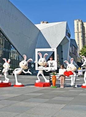 卡通兔子大摆件玻璃钢雕塑户外景观网红打卡拍照商场美陈新年装饰