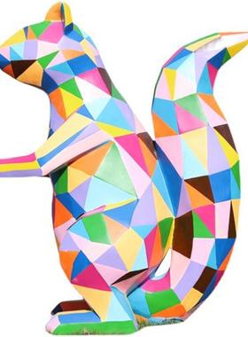 玻璃钢创意彩绘松鼠幼儿游乐园几何色块动物雕塑商场小区户外摆件