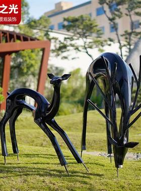 镂空黑白麋鹿雕塑玻璃钢抽象园林景观装饰小品动物大型梅花鹿摆件