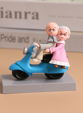国潮摩托情侣公仔摆件