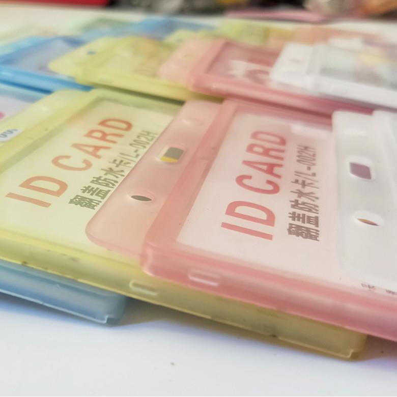 证件卡套塑料彩色透明翻盖卡学生员工ID卡公交IC卡吊牌卡套-图0