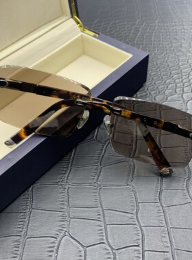 天然水晶石头眼镜中老年高清