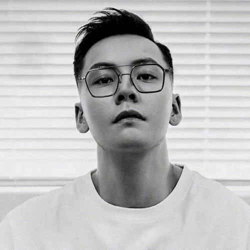 Ошибки с двойным ретро -двойным пулемом могут быть оснащены определенной степенью прилива мужского прилива, красивым большим лицом, широкой рамкой глаз, самкой