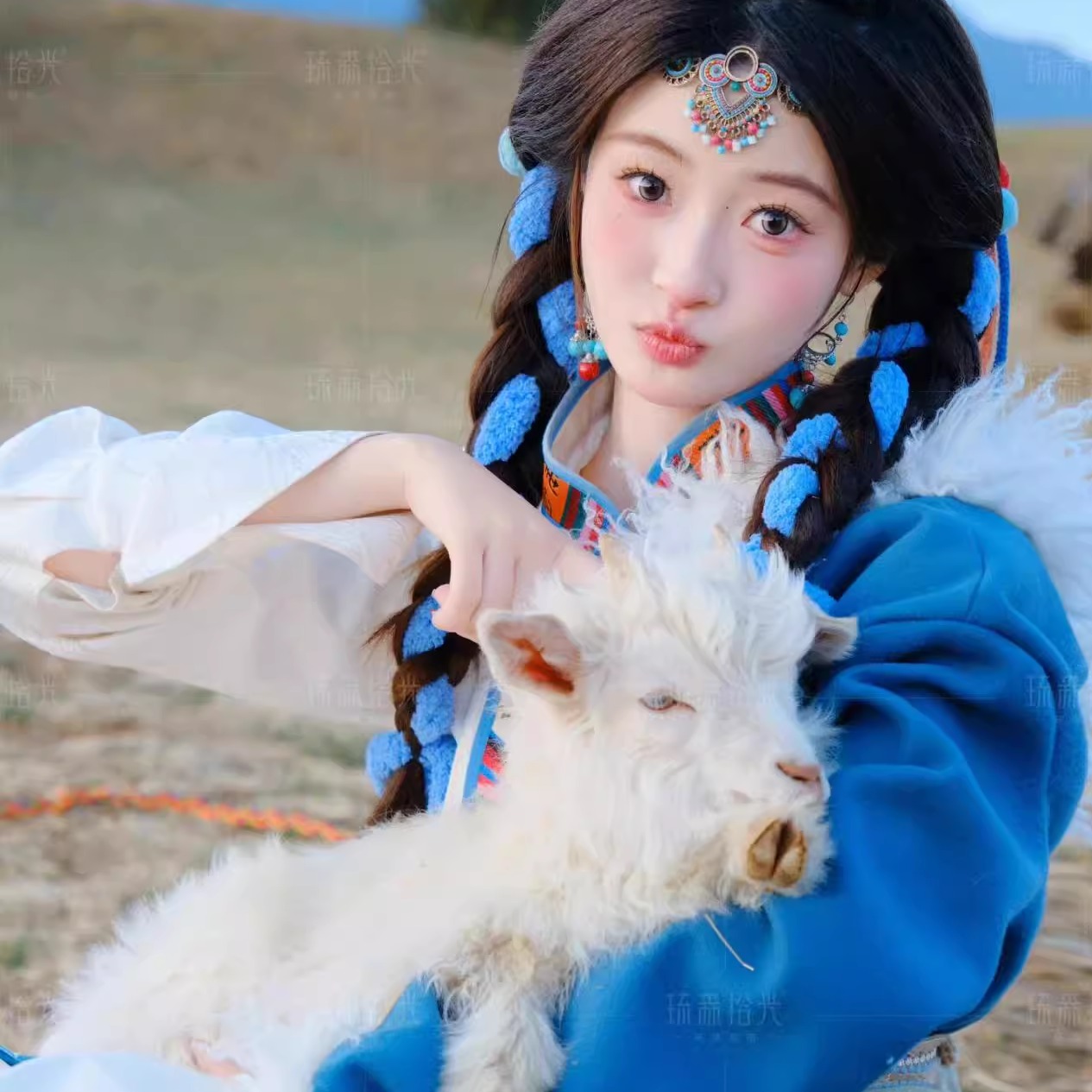 藏服女西藏少数民族风藏袍白鹿同款云南长袍蓝色藏族演出服装异域 - 图3