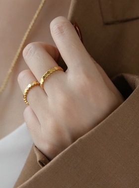 时尚百搭小众ins风潮不掉色轻奢小众简约个性镶钻蜂巢金色戒指女