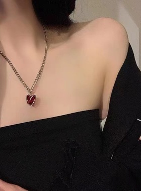 甜酷风小众设计不规则爱心项链女ins时尚简约红色锆石百搭锁骨链