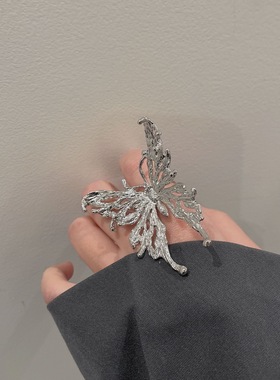 个性夸张镂空蝴蝶戒指女轻奢小众高级感合金配饰时尚简约百搭饰品