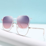 Очки миопии мужские и женские рамы могут быть оснащены некоторой степенью световых магнитных всасывающих зеркал, двух поляризованных солнцезащитных очков вождения