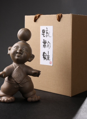 好客山东踢球蹴鞠娃陶塑礼品