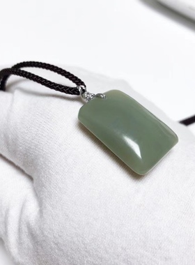 D425# 天然和田玉鸭蛋青精致款无事牌吊坠挂件25.5*18.5*9.8mm