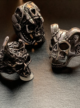 罗刹-钛钢中古重工哥特戒指摆件