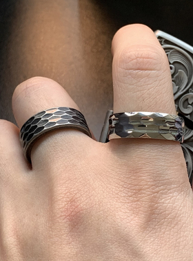 陨蚀-古法锤纹钛钢权戒中古重工