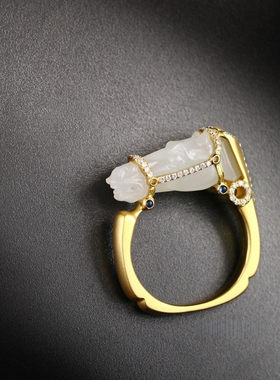 新款高版本「马年飞腾」2026新款爆款和田钰马首戒指马鞍戒指