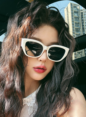新款白框覆古太阳眼镜女款高级感
