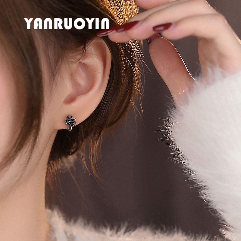 999足银耳环女黑色四叶草设计复古花朵通勤百搭时尚免摘纯银耳扣,淘宝优惠券,粉丝福利购,淘宝优惠卷