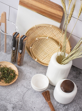 中式样板间厨房橱柜搭配花器摆件