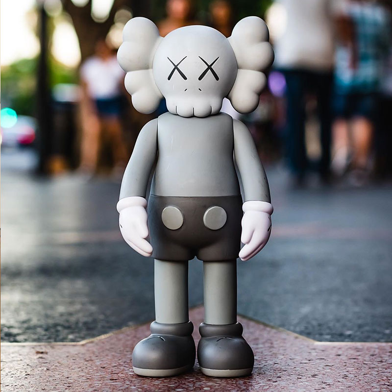 mand kaws 创意暴力熊公仔手办模型玩偶家居潮流酒柜装饰桌面摆件 - 图0