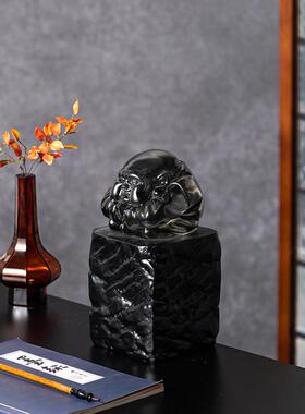 A new Chinese-style, transparent little Buddha has a bookhou