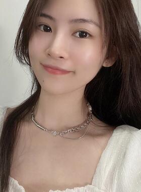 The natural pearl necklace girl, Pinocchio-American, has a l