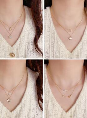 Fashion Qing has a new half-dwelling flower necklace. A woma