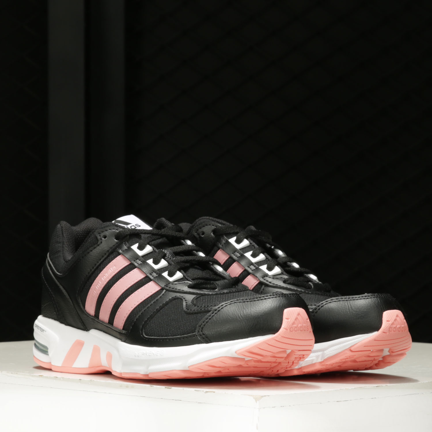 Adidas/阿迪达斯正品秋季男女Equipment 10 跑步鞋FW9997 - 图1