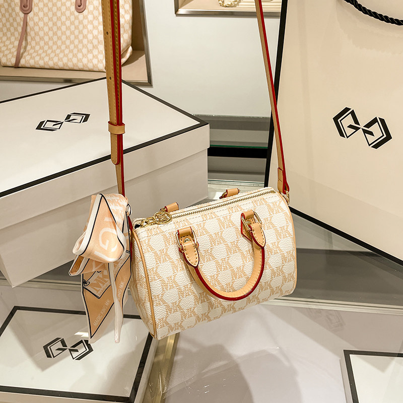 mk 2021新款潮秋冬单肩小众小枕头包 惠派旗舰女士包袋