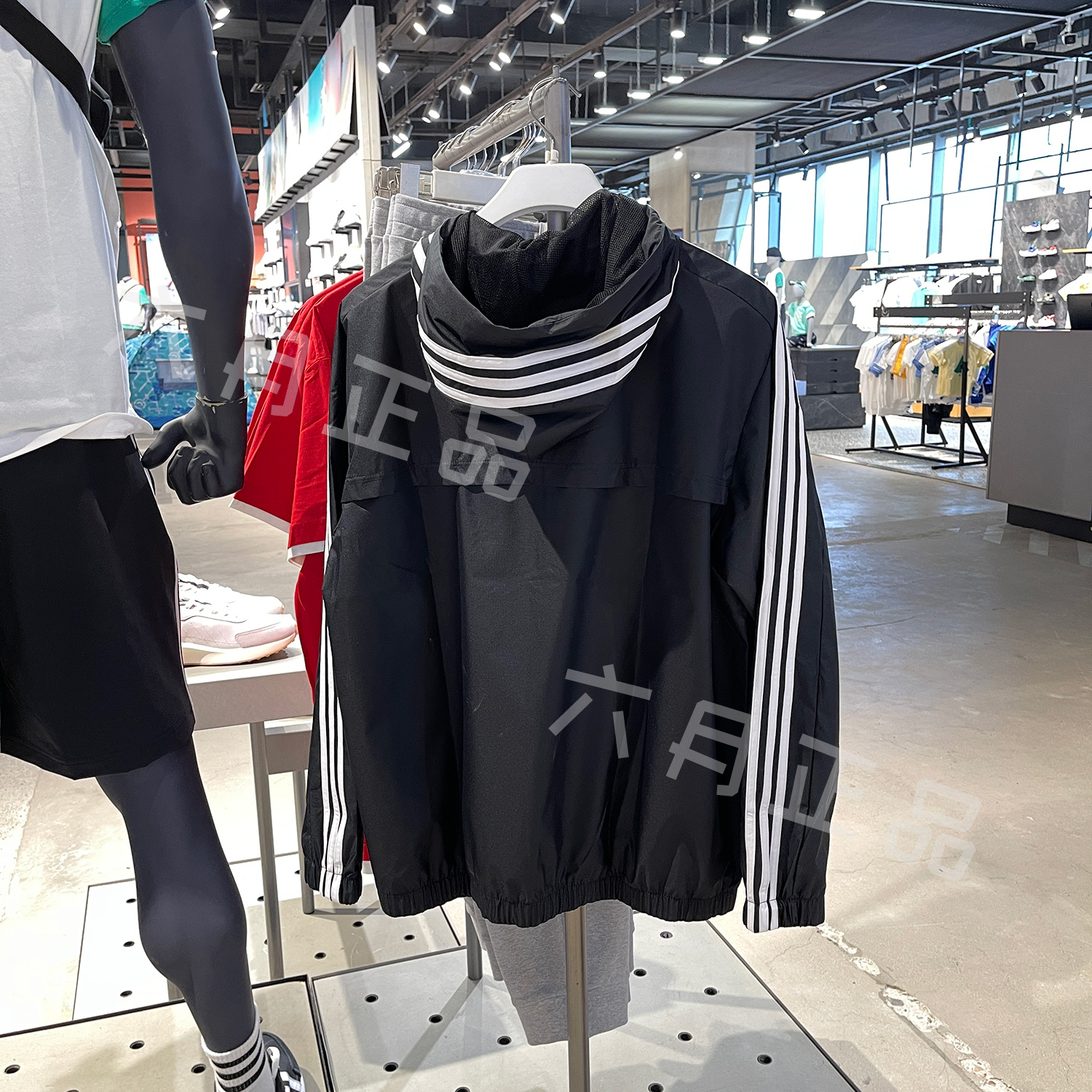 阿迪达斯Adidas男子运动夹克防风防晒休闲连帽外套 IB0386-0384-图1