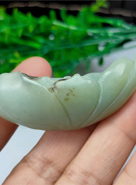 新疆鸭蛋青和田玉随形雕莲蓬莲花手把件玉器盘玩收藏品沁糖带黑皮