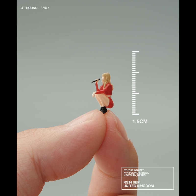 1:64女歌手小比例树脂人偶偶像明星微缩手办沙盘道具微场景摆件 - 图1