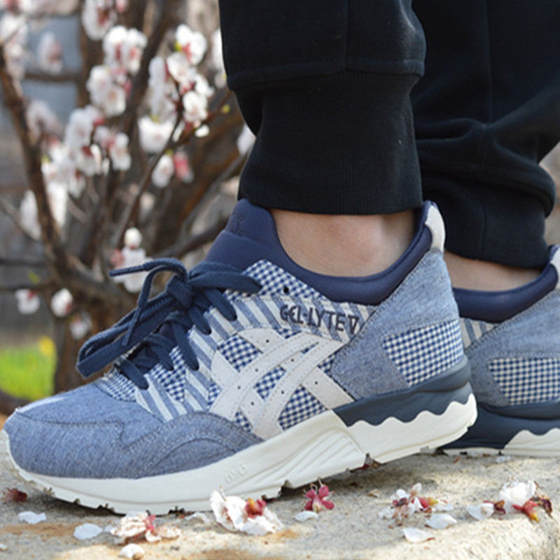 亚瑟士ASICS GEL-LYTE V 丹宁布材质透气男女休闲运动跑步鞋H738N - 图2