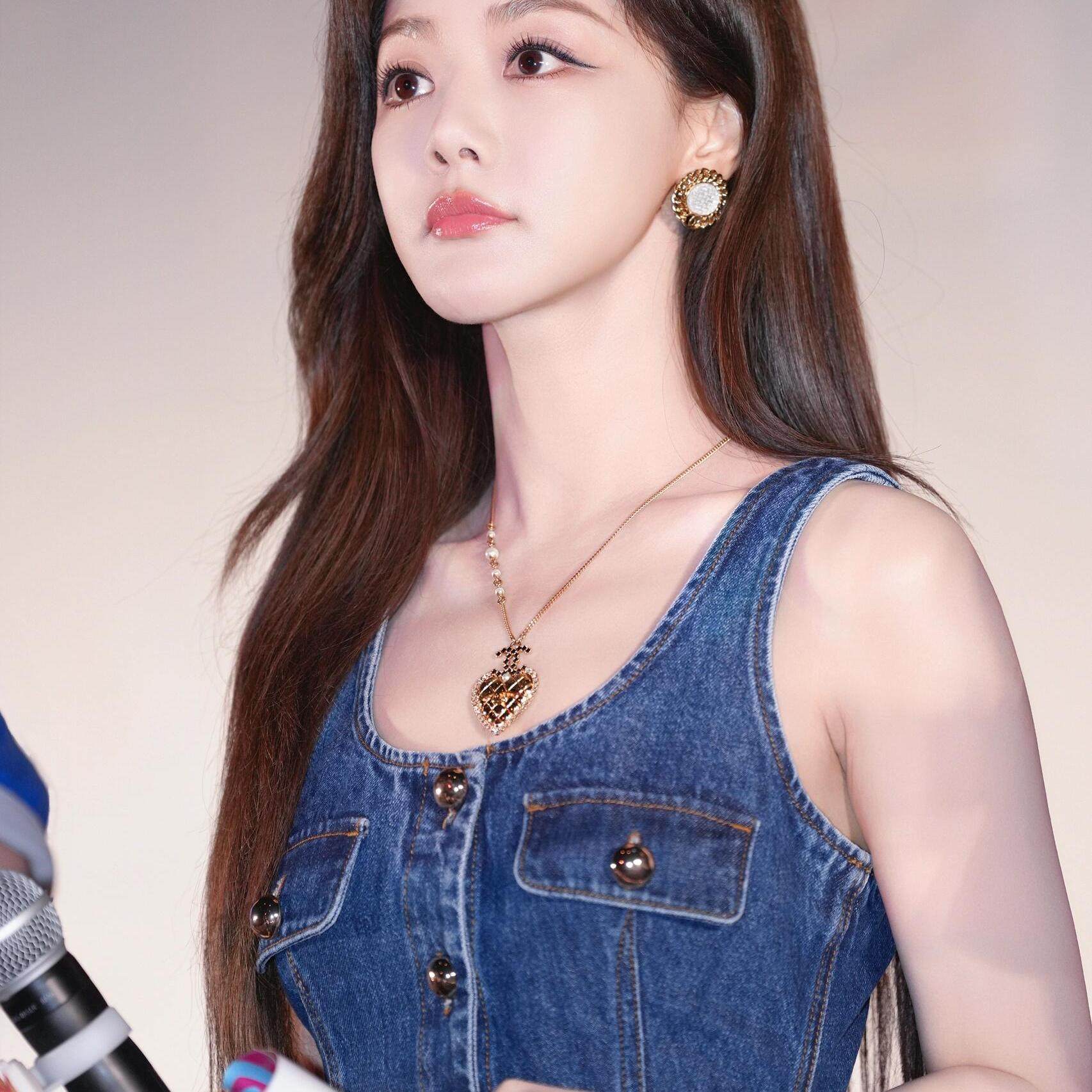 邓家佳同款牛仔连衣裙女夏季小众设计感收腰气质无袖吊带短裙2025,淘宝优惠券,粉丝福利购,淘宝优惠卷