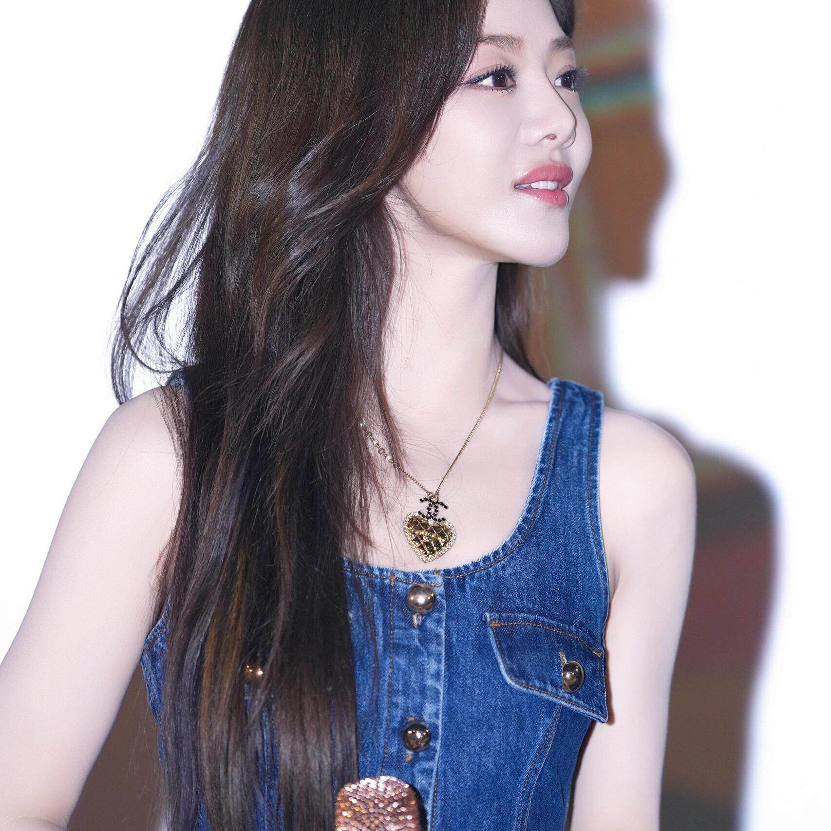 邓家佳同款牛仔连衣裙女夏季小众设计感收腰气质无袖吊带短裙2025,淘宝优惠券,粉丝福利购,淘宝优惠卷