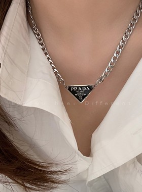 速发字母三角形吊坠项链个性冷淡风设计感不褪色锁骨链颈链