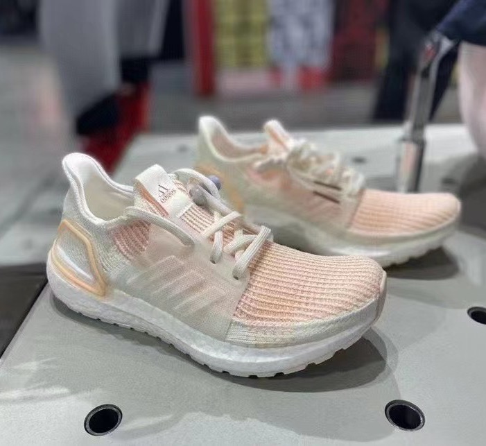 adidas阿迪达斯男女鞋 UltraBOOST 19 减震运动休闲跑步鞋 F34073 - 图2