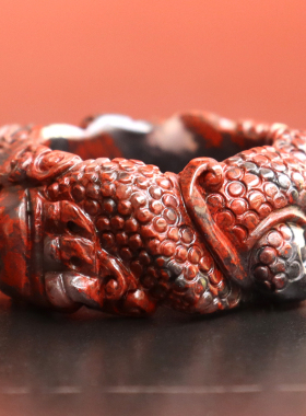 戒指把玩精雕龙戒戒指桂林鸡血玉石乾坤料黑底红18内径12*6mm9g