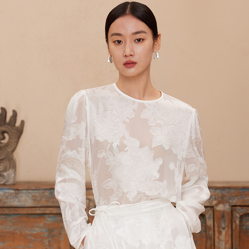 如意连云 春秋新款圆领长袖桑蚕丝剪花衬衫女复古新中式国风上衣 - 图2
