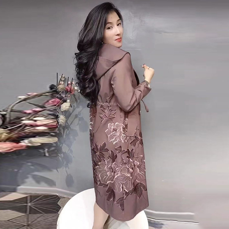 春秋新款高端长袖风衣中老年妈妈装时尚减龄中长款大码刺绣外套女,淘宝优惠券,粉丝福利购,淘宝优惠卷