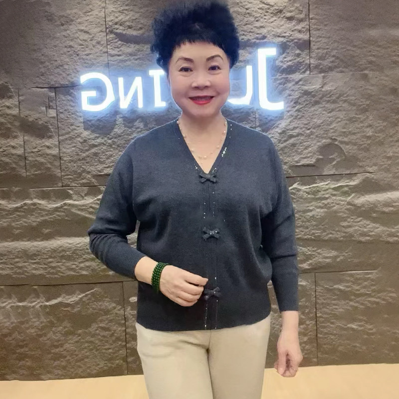 中年妈妈秋冬针织衫上衣2026新款洋气秋冬中老年女装打底遮肚毛衣
