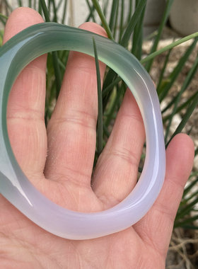 个性女款绿玉髓水波纹手镯