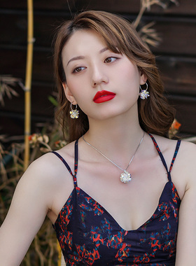 忆奴娇水晶花球吊坠项链锁骨链