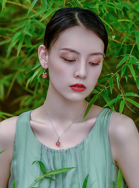 忆奴娇天然南红吊坠纯银项链