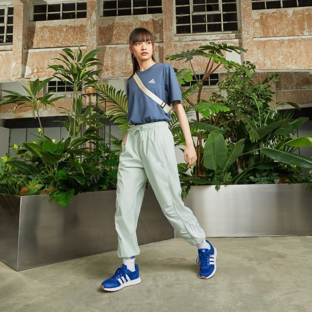 情侣款纯棉休闲上衣圆领短袖T恤男女夏季adidas阿迪达斯轻运动