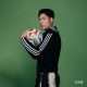 ເສື້ອກັນໜາວ Adidas clover ຂອງ Shi Yuhao