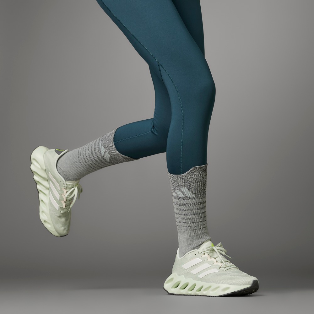 「洞能跑鞋」SWITCH FWD随心畅跑舒适跑步鞋女adidas阿迪达斯官方-图1