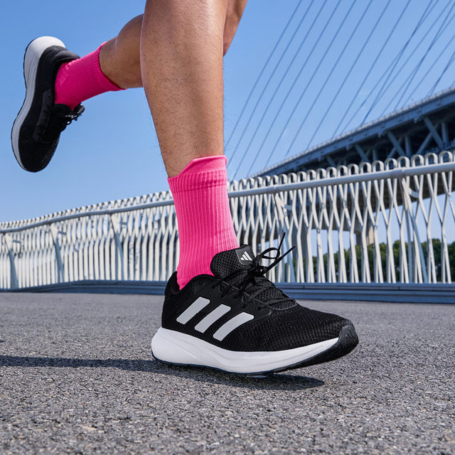 Adidas men and women run freely on their body test shoes