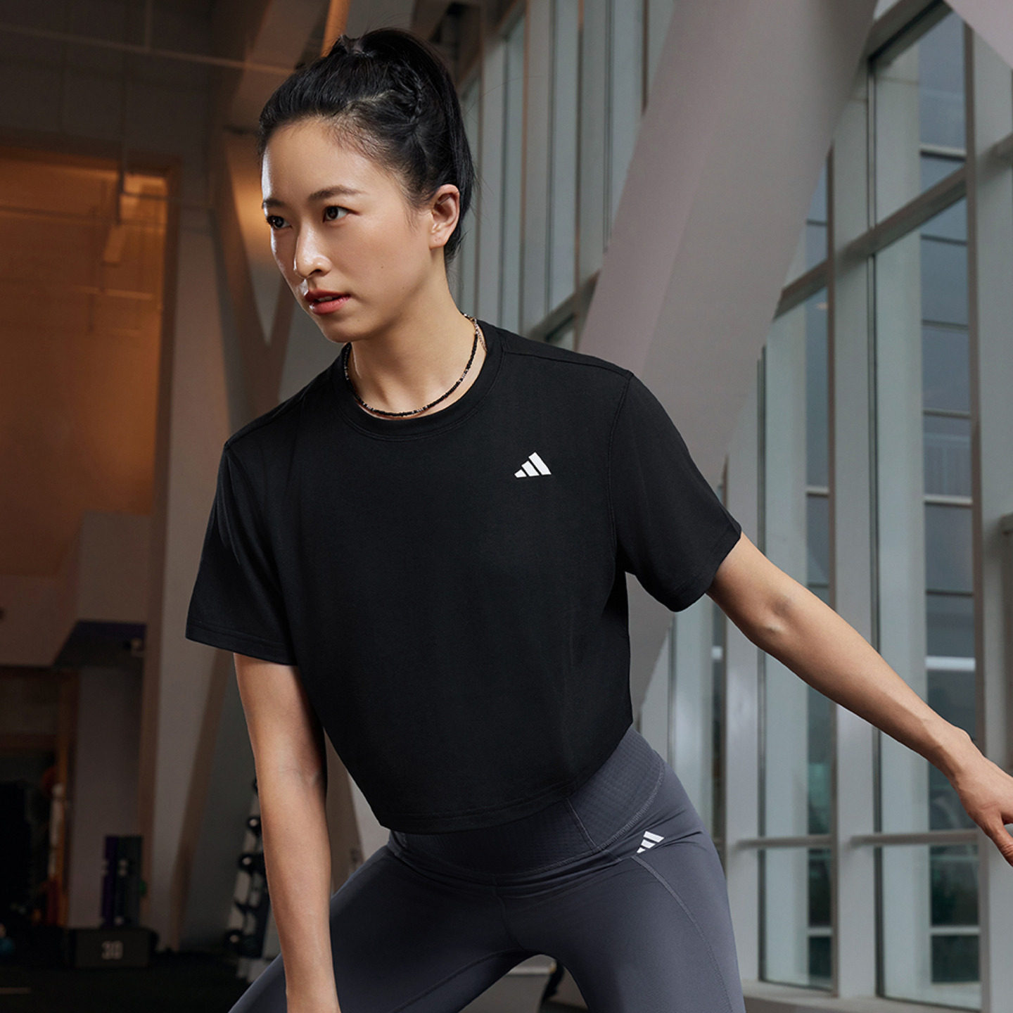 短款运动健身上衣圆领短袖T恤女装夏季新款adidas阿迪达斯JC9556